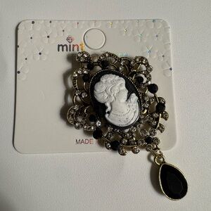 New MINT Cameo brooch with gem dangle